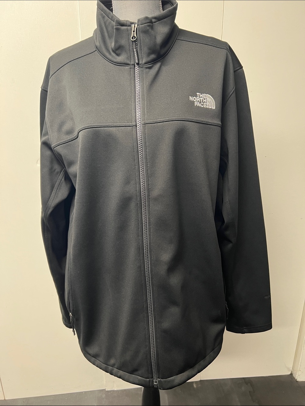 The North Face Men's Black Full-Zip Performance Jacket